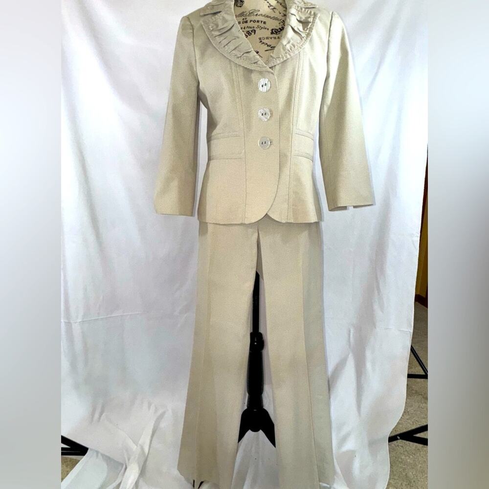 EUC: White House Black Market Chic Tan Suit!